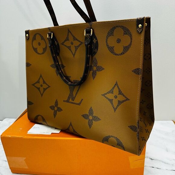 Louis Vuitton Onthego GM Tote - Picture 6 of 14